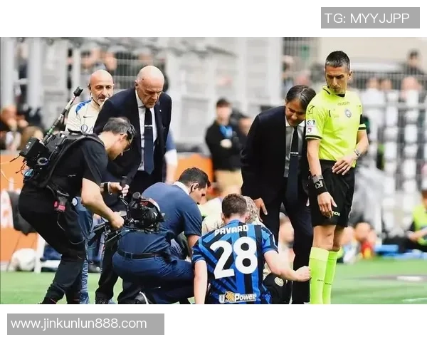 欧冠激战：多特蒙德大胜国米乌龙球引发争议判罚全场沸腾