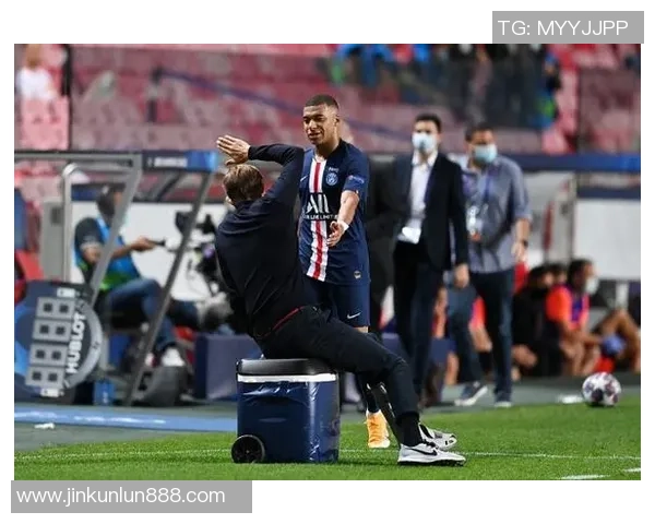 欧冠激战莱比锡与AC米兰互交白卷红牌争议引发全场热议