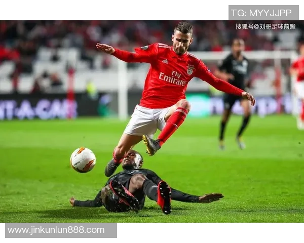 中超激战：本菲卡与多特蒙德鏖战至平局补时进球引发全场狂欢