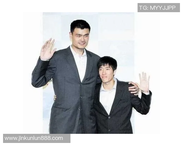 姚明复古西装展现经典魅力与时尚风范引领潮流新趋势