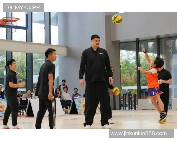 姚明出席重要会议现场照片展示其影响力与魅力