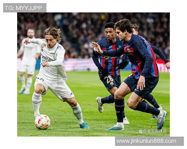 西甲精彩对决AC米兰与曼联战成平局乌龙球成比赛转折点分析 西甲精彩对决AC米兰与曼联战成平局乌龙球成比赛转折点分析