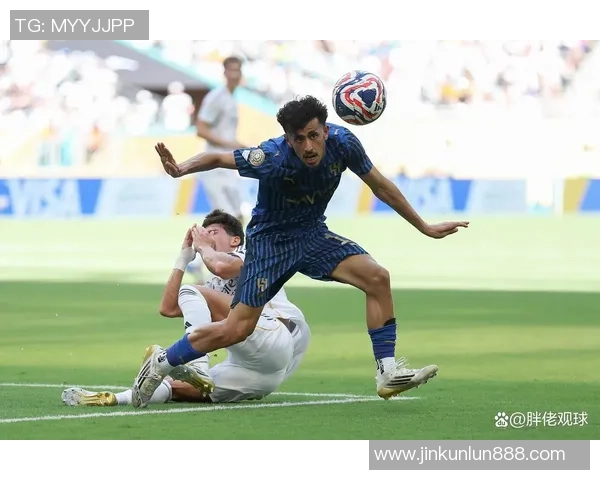 本菲卡逆袭里昂1-0获胜全场爆冷引发热烈反响