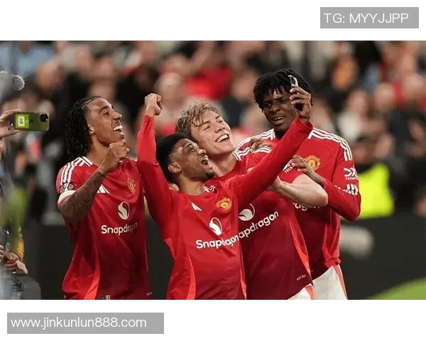 欧联杯惊天对决AC米兰与曼联战成平局乌龙球成比赛转折点