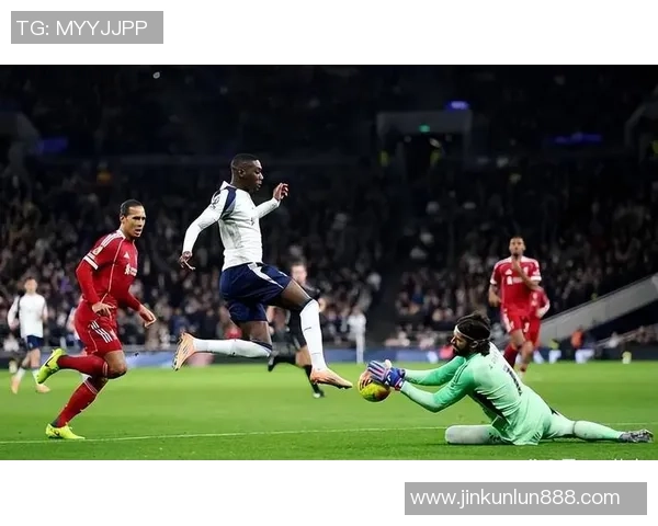 国王杯激战莱比锡与热刺战成平局精彩瞬间引发全场热烈反响 国王杯激战莱比锡与热刺战成平局精彩瞬间引发全场热烈反响