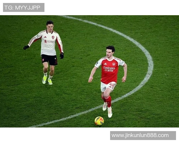 德甲经典对决:利物浦与曼联战成平局历史冷门引发全场热议 德甲经典对决:利物浦与曼联战成平局历史冷门引发全场热议