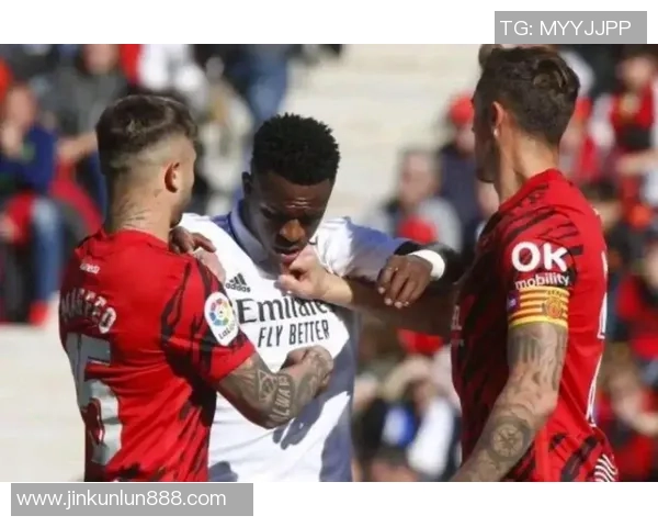 意甲激战：莱比锡与皇马战成平局乌龙球引发争议与全场沸腾