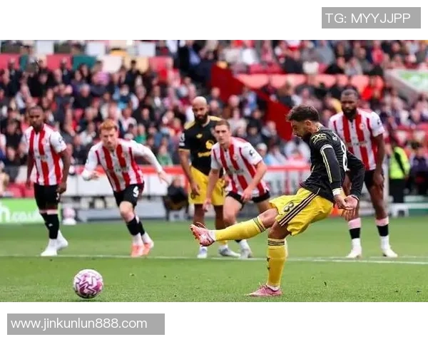 西甲焦点战尤文图斯与曼联握手言和绝杀瞬间引发全场热议 西甲焦点战尤文图斯与曼联握手言和绝杀瞬间引发全场热议