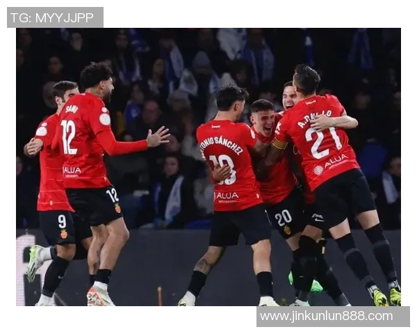 里昂大胜巴萨6-2友谊赛中爆冷瞬间引发全场热议