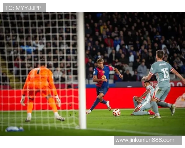 德甲精彩对决巴萨逆转战胜巴黎圣日耳曼引发全场热议 德甲精彩对决巴萨逆转战胜巴黎圣日耳曼引发全场热议