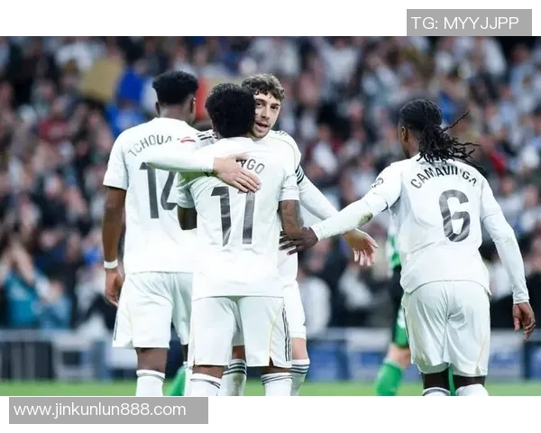 欧冠大战：那不勒斯狂胜皇马五球帽子戏法引发转会热议