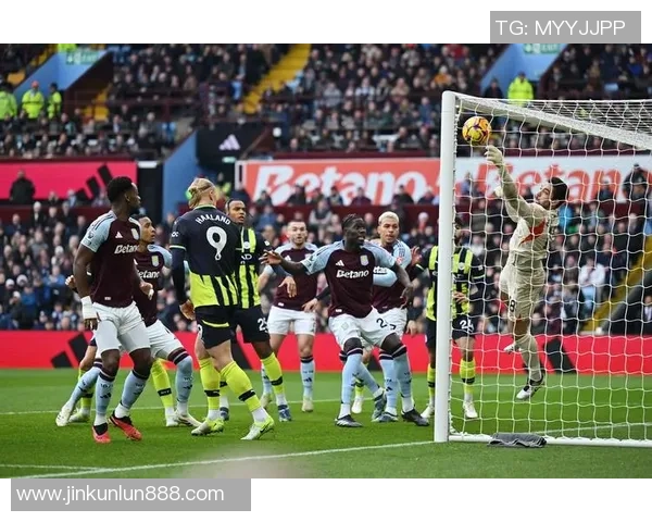 西甲激战曼城逆转里昂红牌争议引发全场热议与焦点分析