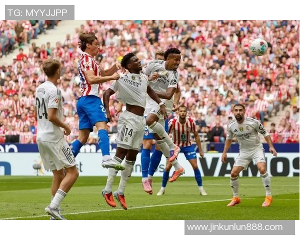 足总杯激战：皇马与拜仁1比1平局神扑引发争议判罚全场沸腾