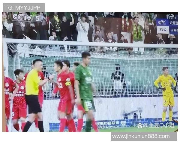 世界杯焦点战AC米兰轻取莱比锡乌龙球引发争议判罚全场沸腾