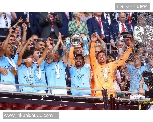 欧联杯精彩对决拜仁与曼城战成平局乌龙球成比赛转折点解析