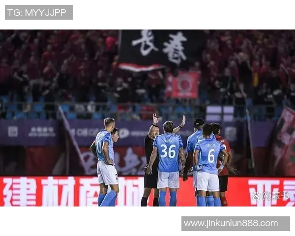 世界杯焦点战AC米兰轻取莱比锡乌龙球引发争议判罚全场沸腾