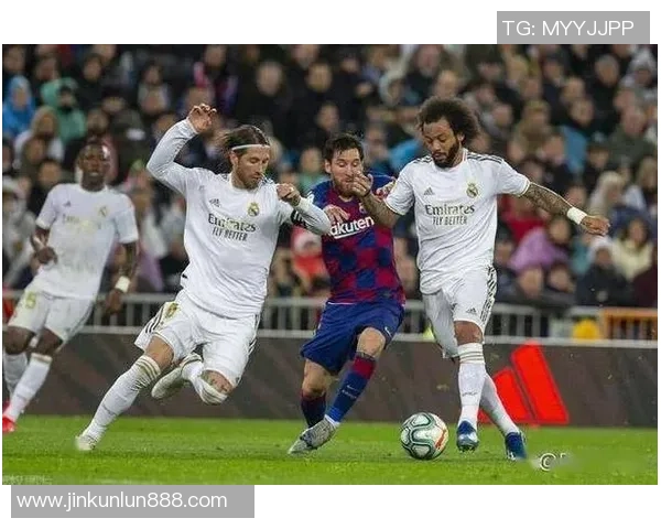 德甲激情对决曼联狂胜皇马五球大捷引发全场沸腾