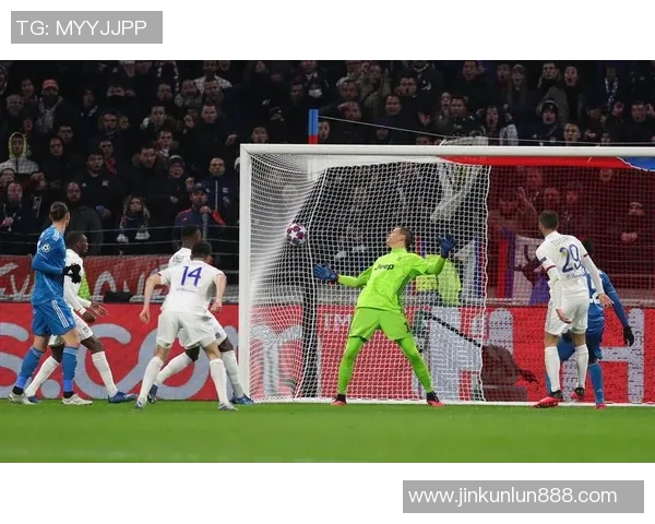 那不勒斯4-0战胜里昂足总杯争议判罚引发全场热议