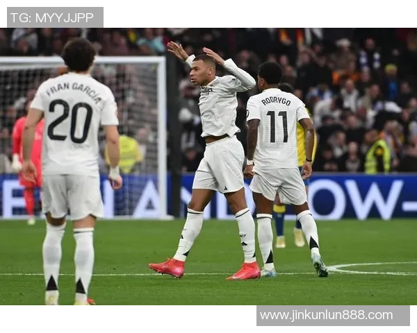 西甲激战：曼联狂胜皇马5-1神奇扑救引发全场热议与转会传闻